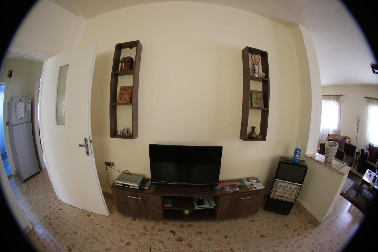 Alice & Andrew Apt. Few Steps To Madaba Old City Center Exterior photo